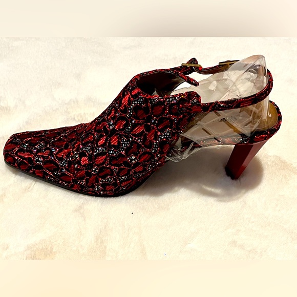 NWOT Gwen Stefani Collection Ruby Red Lace and Sequin Shoes - Picture 3 of 9